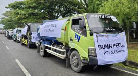 Dalam kegiatan BUMN Peduli ini, PLN turut berkontribusi dengan menyalurkan berbagai bantuan berupa 10 truk air bersih, 6 truk toren air, peralatan kebersihan, selimut, serta perlengkapan ibadah untuk masyarakat terdampak di Aceh.