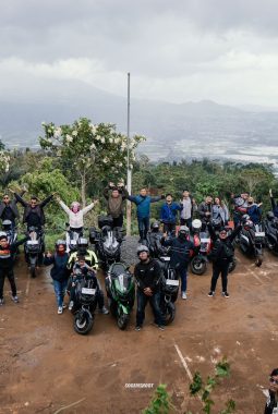 Jalur Istimewa, Komunitas XMAX Dimanjakan Panorama Pegunungan