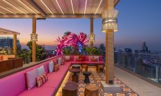 KoenoKoeni Hotel Hadirkan Racikan Koktail Khas Indonesia di Sato San Rooftop Bar Bangkok