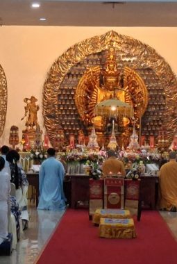 Perayaan Waisak di Vihara Mahavira Graha Semarang Gaungkan Kebijaksanaan dan Cinta Kasih