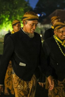 Ribuan Warga Saksikan Kirab Pusaka 1 Sura, Sekda Tekankan Pentingnya Nguri-uri Budaya