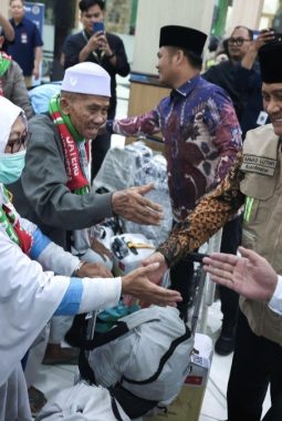 Dari Makkah ke Jawa Tengah, Kepulangan Jemaah Haji Penuh Syukur dan Kebahagiaan