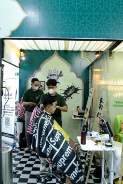 Kafilah MTQ Nasional hingga Pelajar Ramai-Ramai Cukur Gratis Stan Baznas Jateng